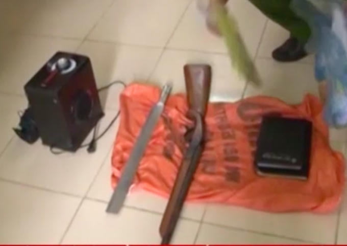 Tang vật thu được từ chỗ ở của 4 đối tượng, cơ quan công an thu được cả súng và một số tang vật khác.