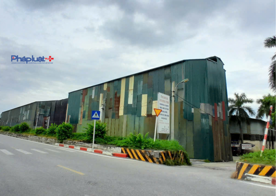 Công trình được quây tôn và xây dựng bên trong được phóng viên ghi nhận trước đó.