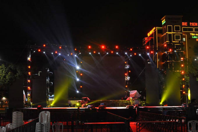 Hệ thống âm thanh, ánh sáng đã được ban tổ chức chuẩn bị sẵn sàng.  Ảnh: FB Diễn Đàn Tây Nguyên.