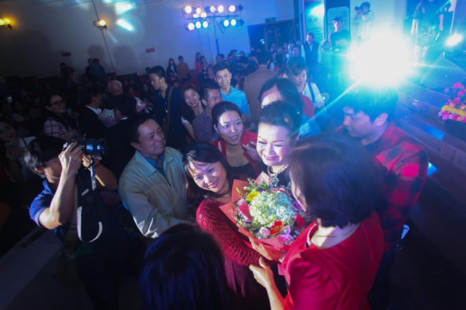 Trong vòng tay người hâm mộ