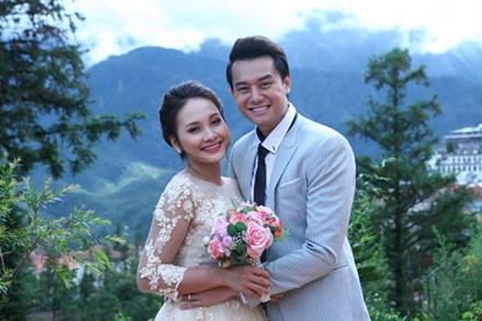Đóng cặp với Anh Dũng trong “Sống chung với mẹ chồng” là Bảo Thanh. Cô bén duyên phim ảnh từ năm 8 tuổi. Ở ngoài đời, Bảo Thanh đã kết hôn. Theo lời nam diễn viên phim "Sống chung với mẹ chồng" chia sẻ với Tổ quốc, đóng một số cảnh quay thân thiết với Bảo Thanh, anh rất căng thẳng vì sợ chồng cô ghen.