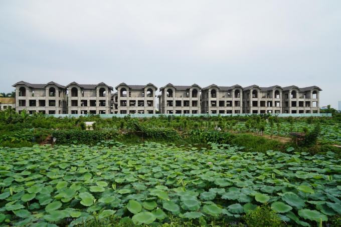 44 căn biệt thự với diện tích lên đến 18.000m2 bị lãng quên ngay sát khu vực hồ Tây.