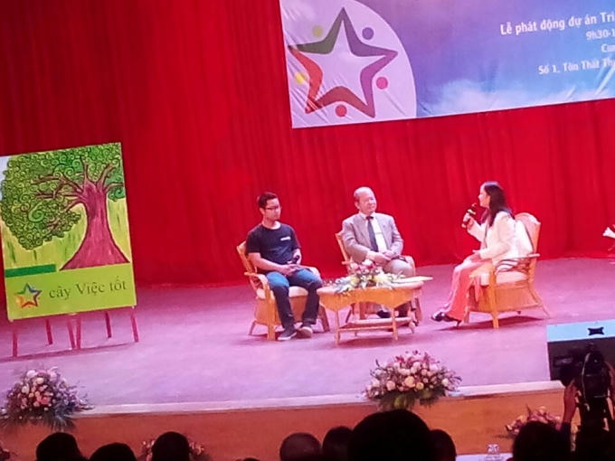 Nh&agrave; ngoại giao Nguyễn Xu&acirc;n Thắng - &nbsp;Tổng thư k&iacute; li&ecirc;n hiệp c&aacute;c hội UNESCO thế giới, Chủ tịch li&ecirc;n hiệp c&aacute;c hội UNESCO Việt Nam, &ocirc;ng Ho&agrave;ng Dương Minh v&agrave; Nh&agrave; hoạt động x&atilde; hội, b&agrave; L&ecirc; Thu Huyền.