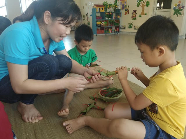 Nghề giáo đòi hỏi cao hơn, thể hiện trên khía cạnh đạo đức, yêu nghề mến trẻ