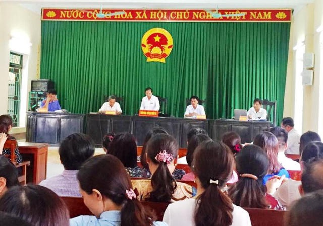 Kết thúc phiên xét xử, chủ tọa tuyên: Trường tiểu học Hải An phải chịu trách nhiệm bồi thường tổng số tiền 109.874.000 đồng cho gia đình cháu Vũ Phương Anh.