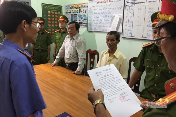 Công an đọc lệnh bắt giam và khám xét nhà ông Trần Hoàng Khôi, Phó chủ tịch UBND TP Phan Thiết