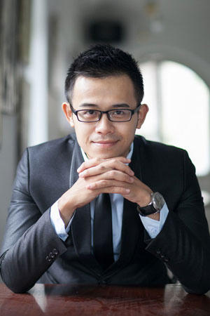 Hoa hậu Ngọc Diễm trở lại vai trò MC cùng Đức Bảo dẫn dắt đêm chung kết Hoa hậu Hoàn vũ Việt Nam 2017