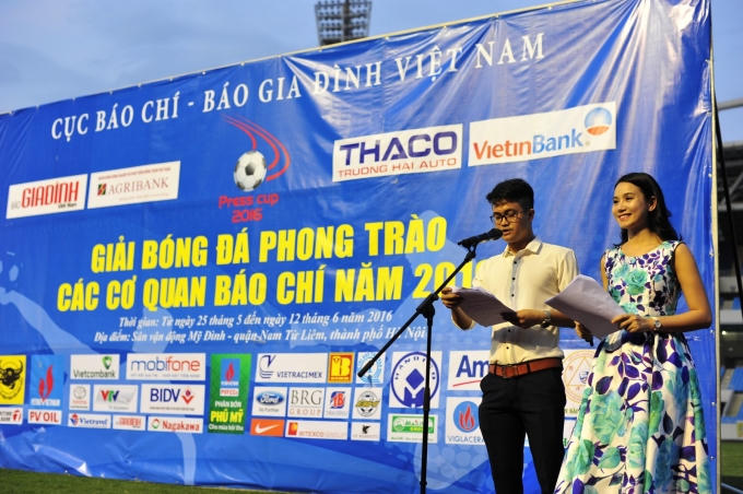 Diễn viên Lương Giang trong vai trò MC.