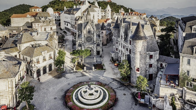 Khách sạn Mercure Bà Nà Hill French Village tọa lạc tại thôn An Sơn, xã Hòa Ninh, huyện Hòa Vang.