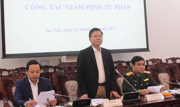 Bộ trưởng Lê Thành Long phát biểu tại cuộc họp.