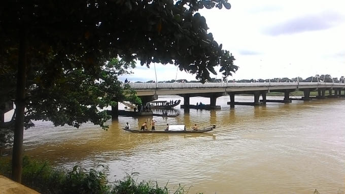 Thi thể của nạn nhân được tìm thấy gần móng cầu phía nam cầu Phú Phú Xuân.