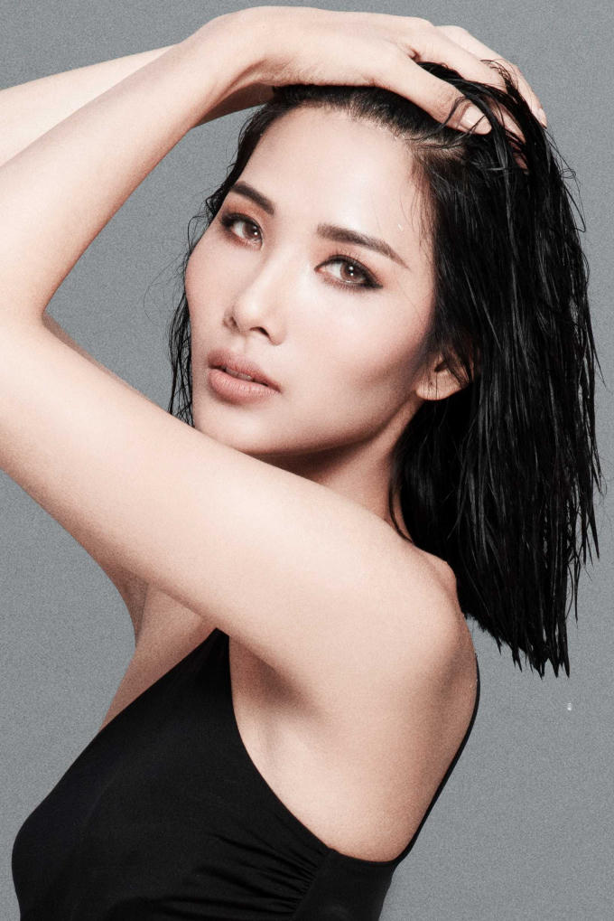 Á hậu Hoàng Thùy khoe 3 vòng gợi cảm đến