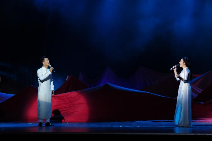 Đức Tuấn và Ngọc Mai trên sân khấu "Bài ca không quên".