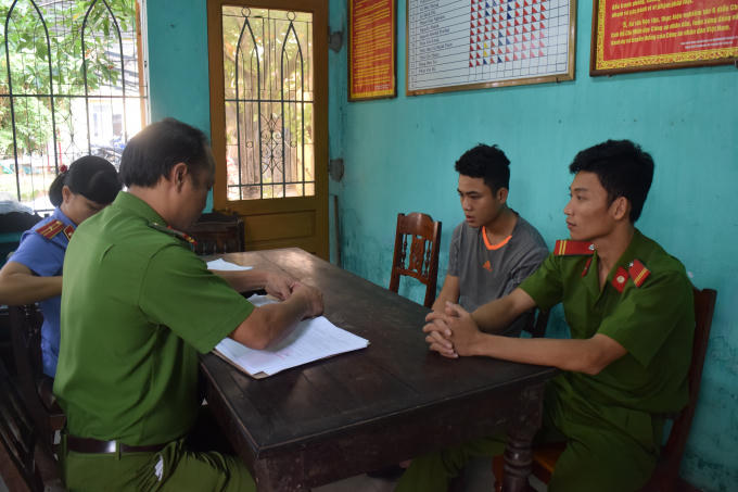 Lê Bá Huy đang khai tại cơ quan Công an.