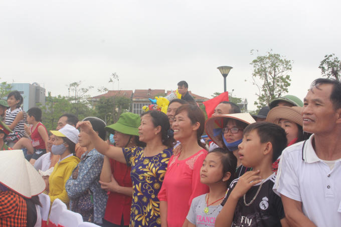 Giỗ Tổ H&ugrave;ng Vương 2018: H&agrave;o hứng Hội thi bơi chải Việt Tr&igrave; mở rộng 2018