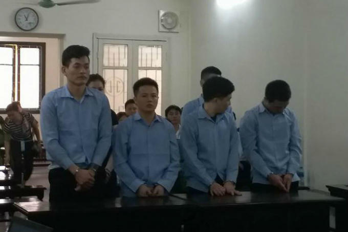 Các bị cáo trong phiên xét xử.
