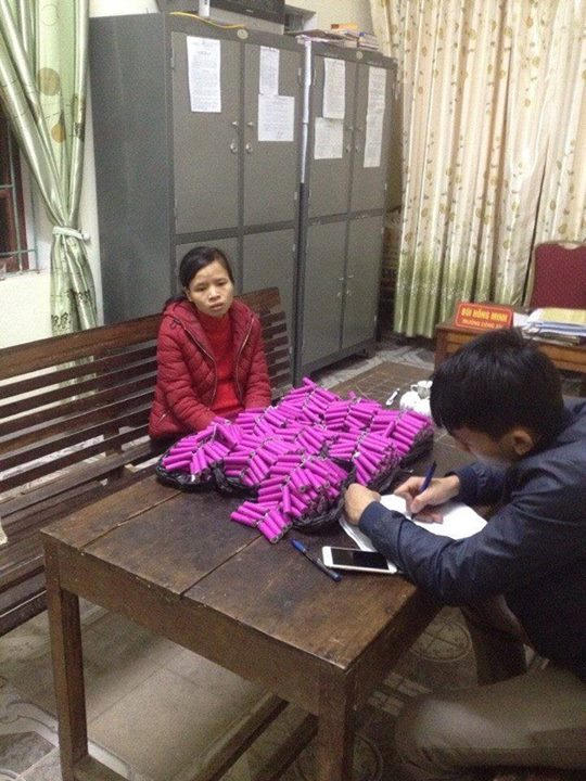 "Nữ nhi" Trần Thị Doãn và 900 quả pháo "cối" bị bắt giữ.