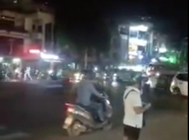 Hình ảnh hỗn chiến giữa 2 nhóm tài xế tại bến xe Miền Tây.