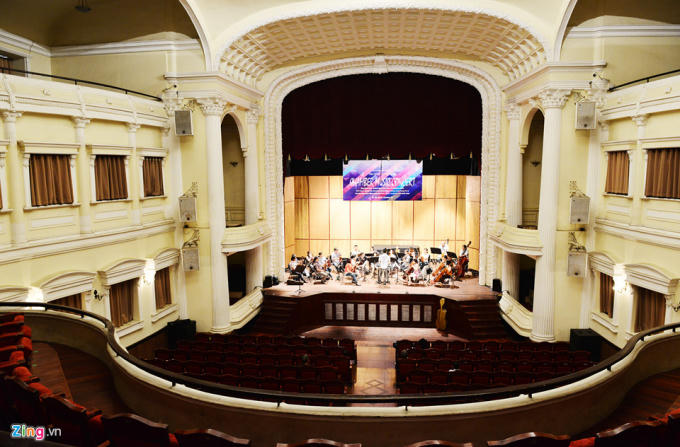 Nằm ở vị trí thuận lợi tại trung tâm thành phố, đây được xem là nhà hát trung tâm, đa năng, chuyên tổ chức biểu diễn sân khấu nghệ thuật; đồng thời được sử dụng để tổ chức một số sự kiện lớn.