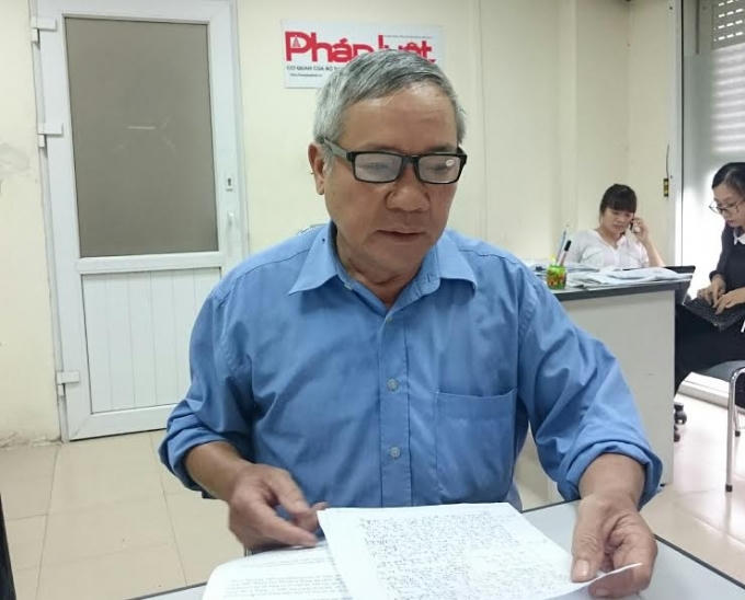 Ông Nguyễn Văn Xu trao đổi sự việc với phóng viên Báo PLVN.