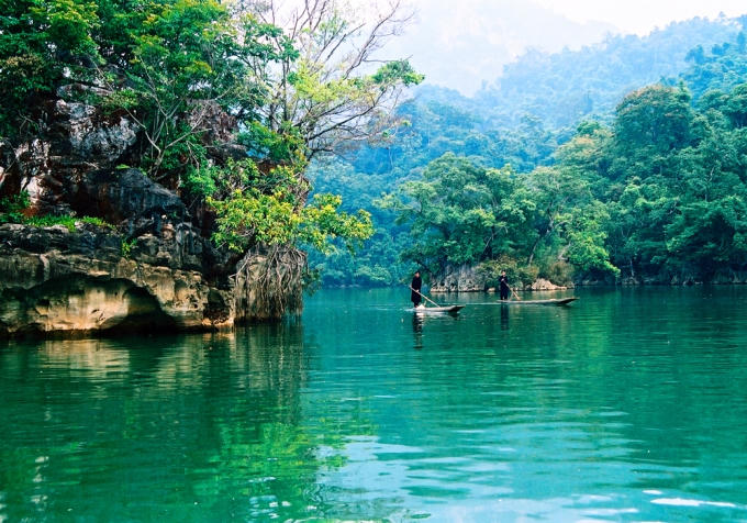 Một góc hồ Ba Bể.