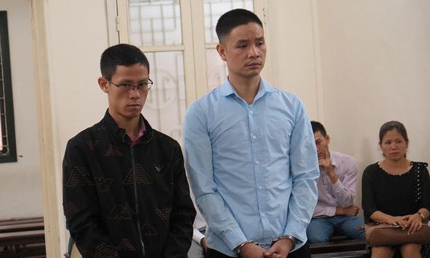 Bị cáo Điệp và Quân tại tòa.
