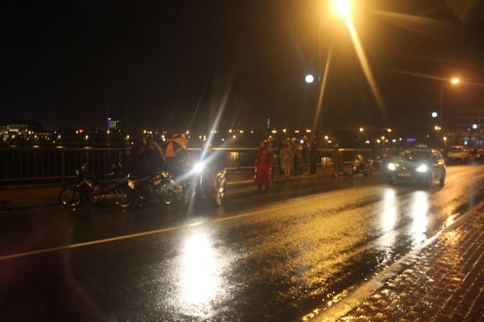 Trên cầu Nhật Lệ thời điểm diễn ra sự việc.