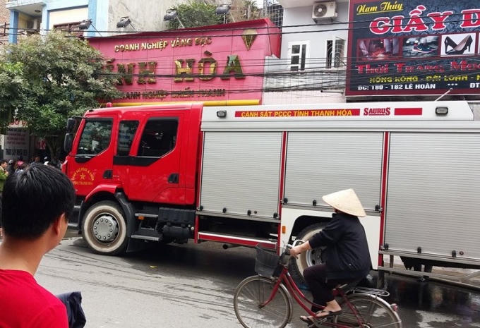 Đám cháy tại tiệm vàng Vĩnh Hòa (đường Lê Hoàn, phường Lam Sơn, TP Thanh Hóa) đã nhanh chóng được khống chế