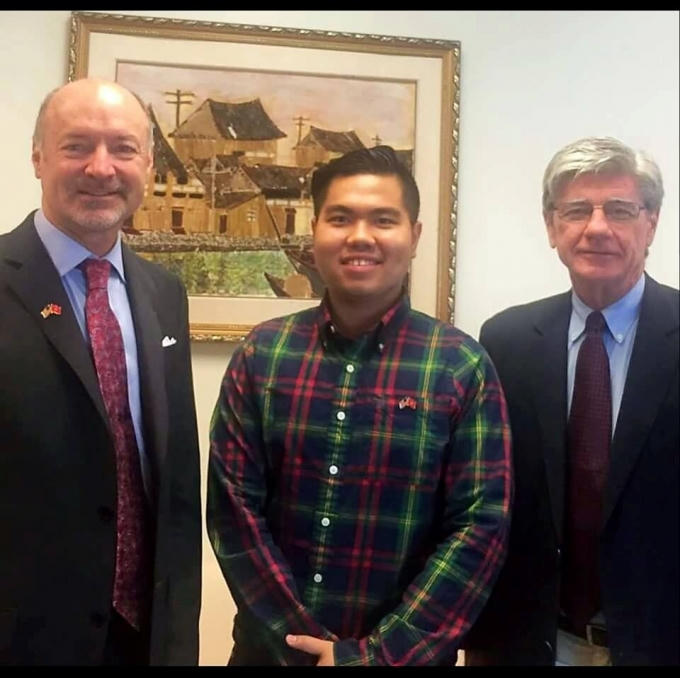 Sinh viên Broward College Việt Nam (giữa) khi chuyển tiếp sang Mỹ.