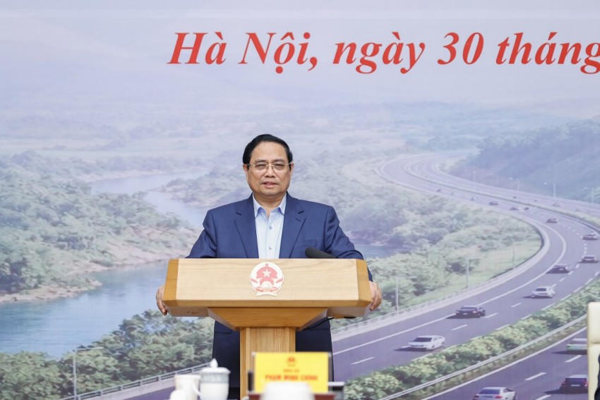 Thủ tướng đề nghị các đại biểu rà soát việc triển khai các dự án, công trình giao các địa phương thực hiện, những vướng mắc cần tháo gỡ - Ảnh: VGP