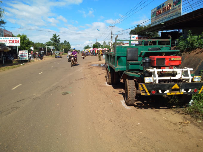 Xe công nông mà 3 thanh niên tông phải.