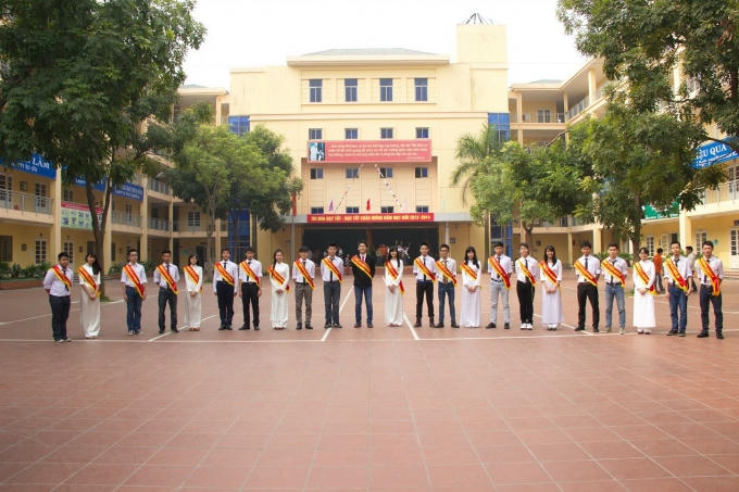 Hệ thống trường liên cấp Lomonoxop (cách Goldmark City gần 1km) là trường liên cấp tiêu chuẩn quốc gia từ cấp 1 đến cấp 3 đã được khẳng định bởi chất lượng, uy tín cũng như tỷ lệ lớn học sinh đạt giải quốc gia và quốc tế.