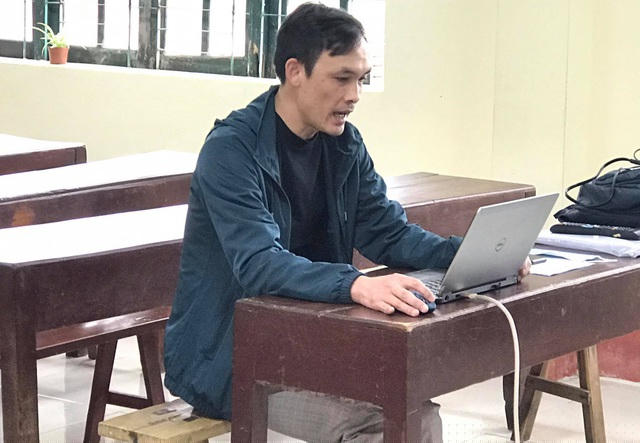 Giáo viên dạy trực tuyến mùa dịch Covid-19. (Ảnh: M. Hà).