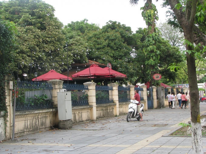 Theo đó, nhiều hàng quán sẽ bị di dời.