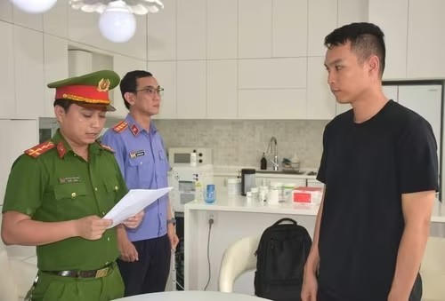 Đối tượng Huỳnh Đức Vân khi bị bắt.