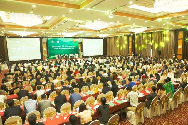 Diễn đàn thu hút đông đảo các các nhà quản lý, chuyên gia kinh tế nông nghiệp và các hộ sản xuất.