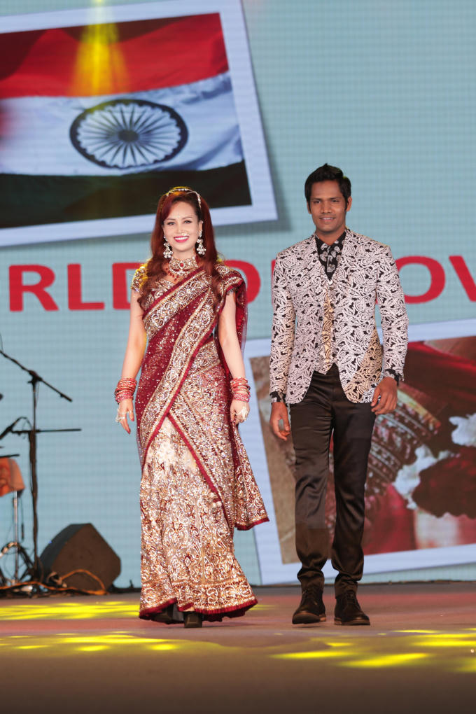 Theo những chia sẻ của Hoa hậu Diệu Hoa, các con cô đều học rất giỏi và mặc dù sở hữu nhan sắc xinh đẹp nhưng chưa có ý định sẽ tham dự bất cứ một cuộc thi nhan sắc nào.