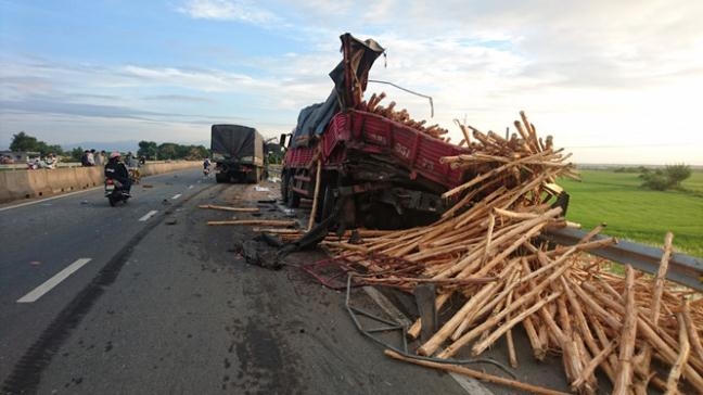 Hiện trường vụ tai nạn giao thông (Ảnh: Thanh Niên).