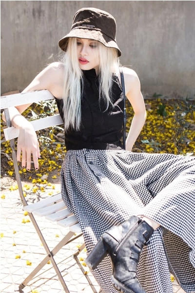 Cô có một phong rất "chất" và không giống ai.