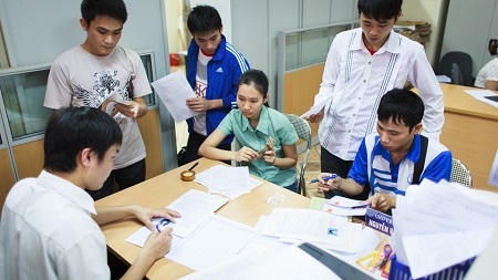 Bộ GD&ĐT vừa cho phép những thí sinh chưa hoàn thành cấp bằng tốt nghiệp THPT được tham gia kỳ thi THPT quốc gia năm 2016.