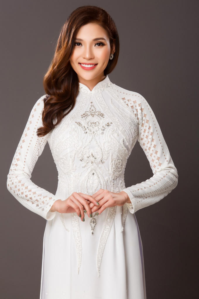 Thúy Diễm rạng ngời, khoe dáng cuốn hút sau sinh trong tà áo dài Minh Châu