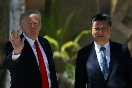 Tổng thống Mỹ Donald Trump (trái) và Chủ tịch Trung Quốc Tập Cận Bình. (Ảnh: Reuters)