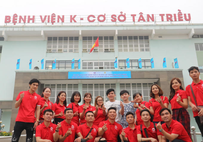Đan Trường xúc động hát phục vụ bệnh nhân ung thư