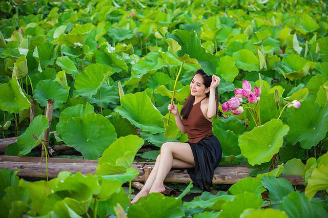 Sở hữu vẻ ngoài cuốn hút, đôi mắt to tròn, ở độ tuổi 19, Vũ Phương khá năng động trong công việc cũng như cuộc sống thường nhật. Cô theo đuổi đam mê kinh doanh thay vì chọn con đường học đại học, với Phương dù đi theo hướng nào cũng cần có đam mê, kiên trì thì thành công sẽ mỉm cười.
