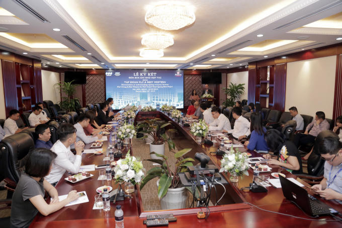 Ông Olivier Berrivin, Giám đốc quản lý của Best Western, phát biểu trong lễ ký kết.