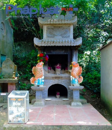 Miếu thờ thần cá.