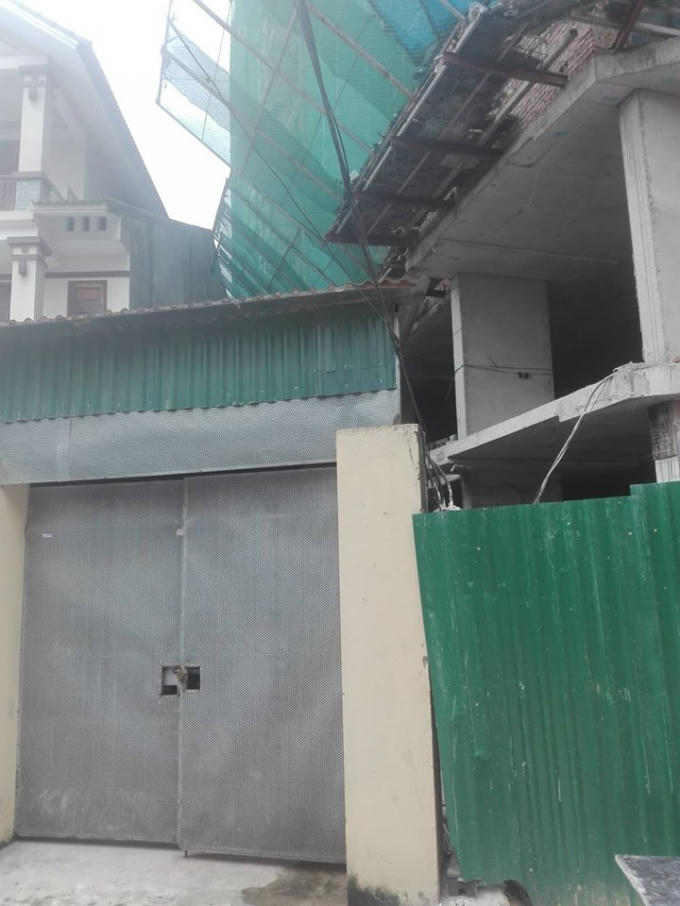 Người dân đặt nghi vấn liệu tòa nhà đồ sộ nằm trên khoảng đất hơn 900m2 chen giữa khu dân cư có phù hợp?
