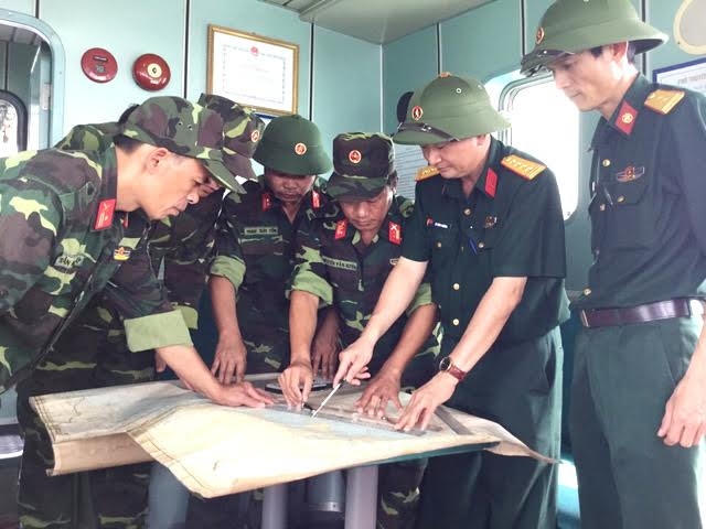 Bộ CHQS tỉnh Quảng Ninh huy động 180 cán bộ, chiến sỹ tham gia tìm kiếm cứu nạn.