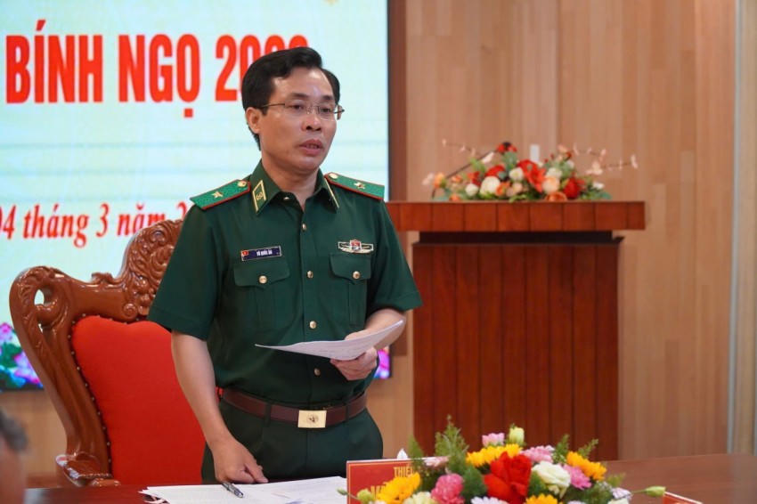 Thiếu tướng Vũ Quốc Ân - Ủy viên Ban Thường vụ Đảng ủy, Phó Chính ủy BĐBP nhấn mạnh, Đảng ủy, Bộ Tư lệnh BĐBP phát biểu tại buổi họp mặt.