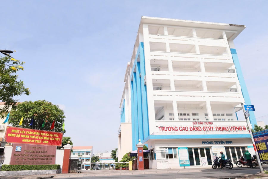 Khai trừ 2 Đảng viên liên quan đến các sai phạm tại Trường Cao đẳng Giao thông vận tải Trung ương III .